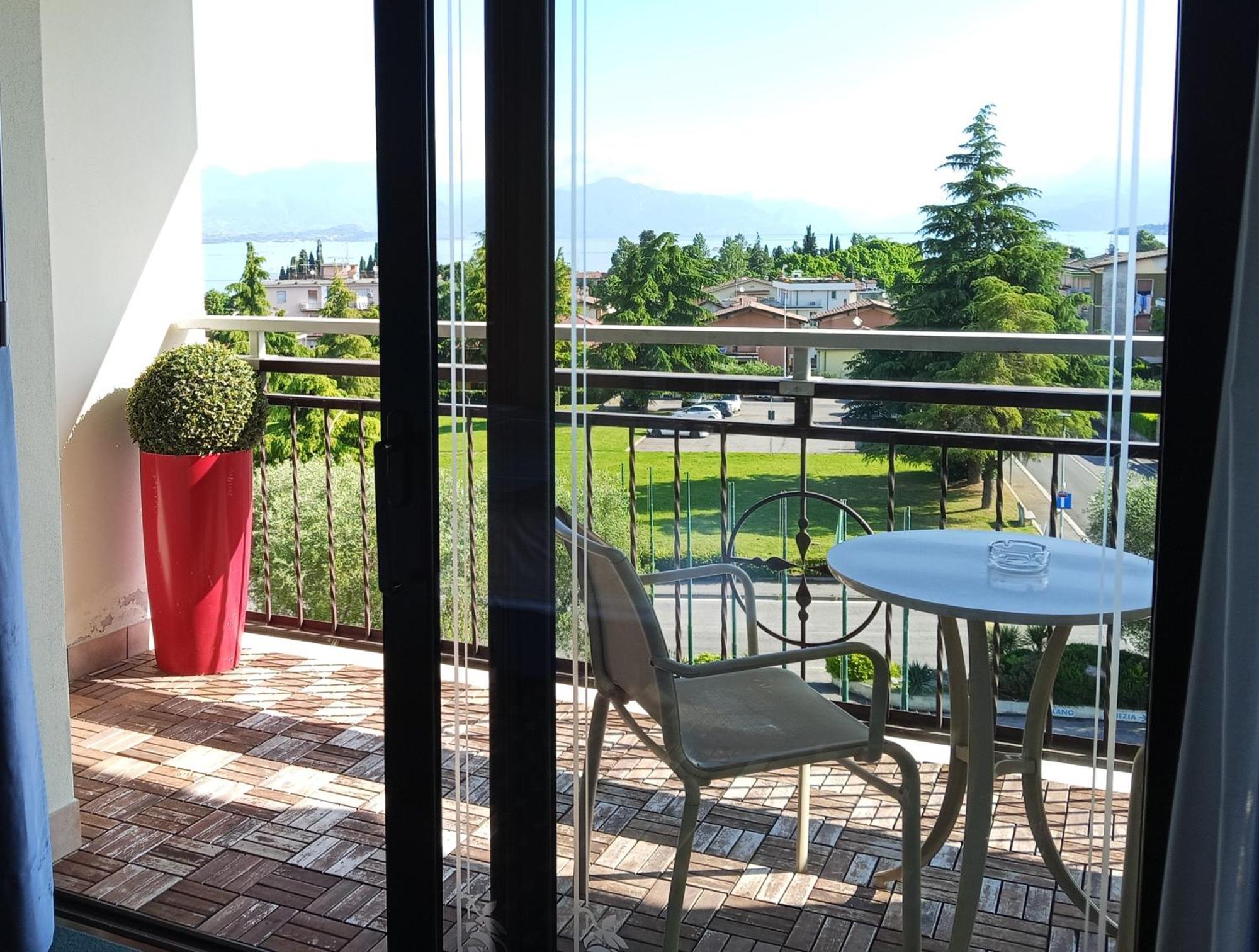 Deluxe Double Room with Balcony,1669011612:JPEG